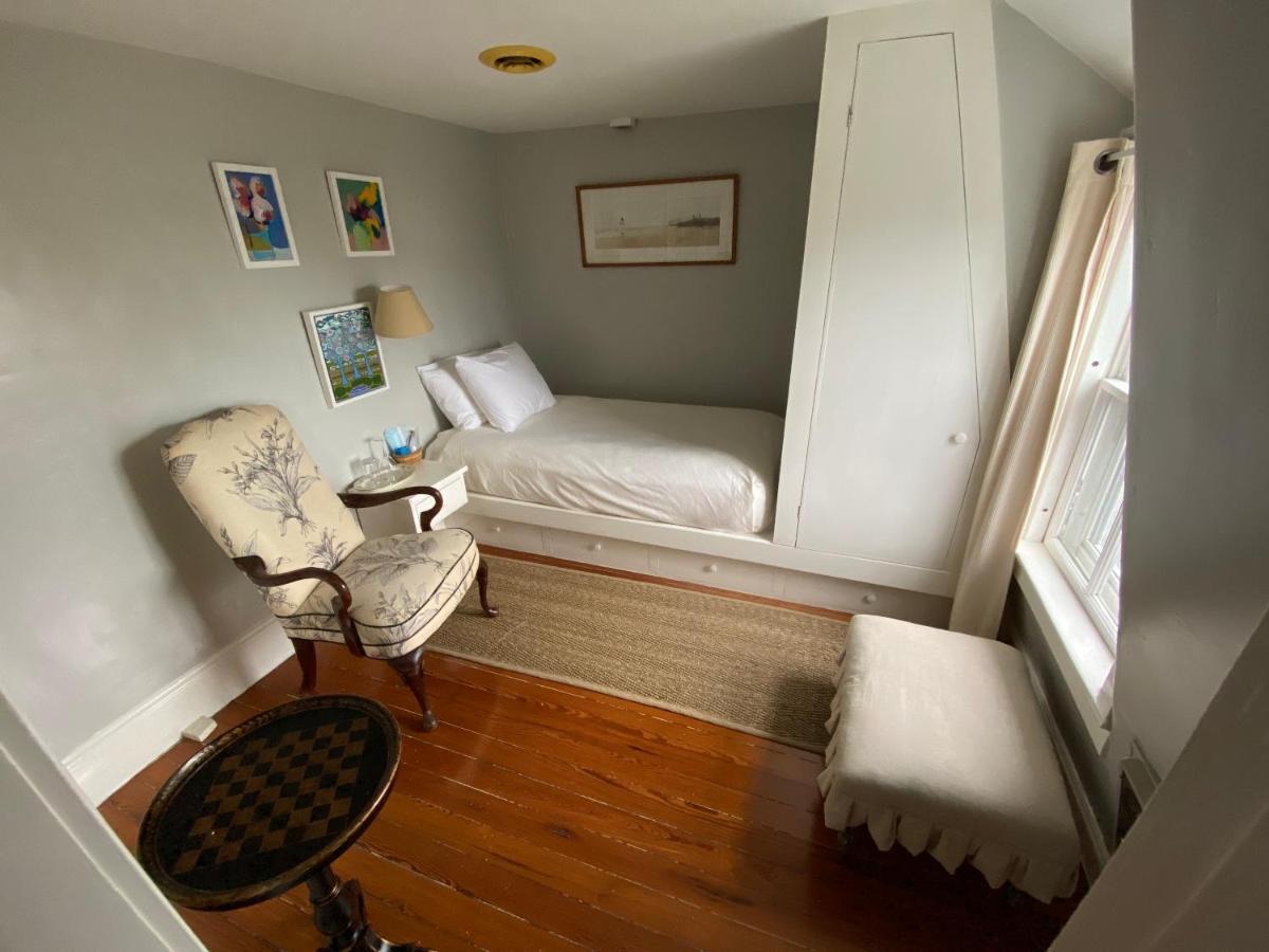 Cliff Lodge Nantucket Rum bild